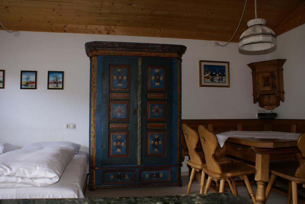 Апартаменты Haus Schuschnig Бад Кляйнкирххайм Номер фото